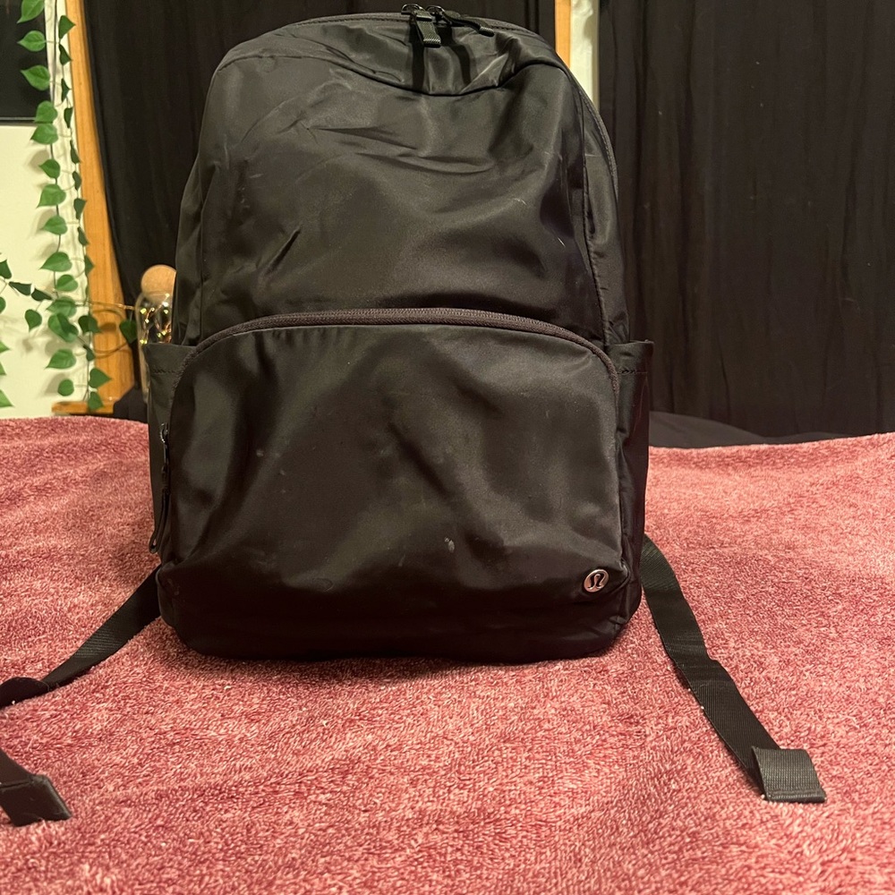 Black lululemon backpack with silver